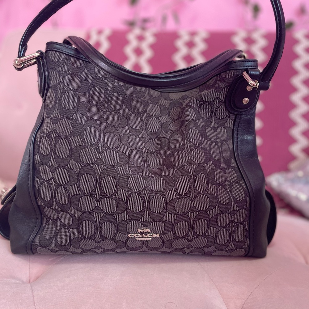 Signature Coach shoulder bag